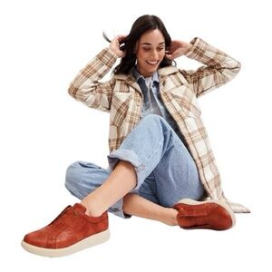 Strive Cosmic Women's Athletic Slip-on Leather Sneaker Orthotic Grade Support